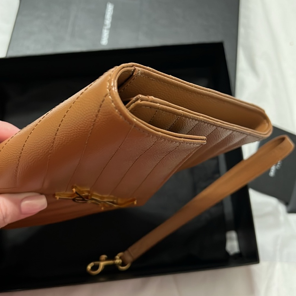 Beautiful YSl wristlet limited edition color, used twice good as new ! - Picture 3 of 11